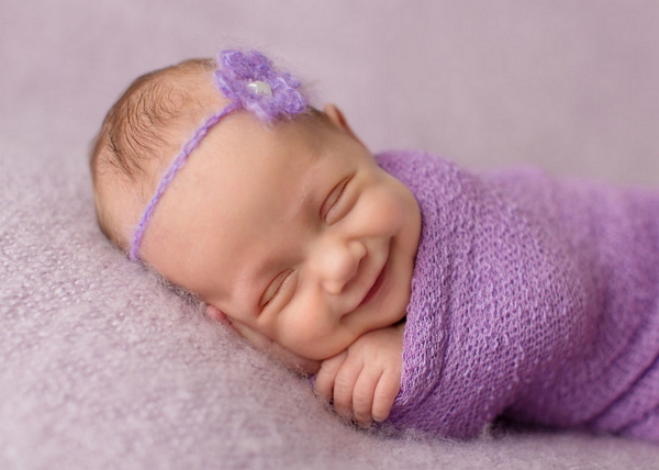  Новорожденный улыбается во сне 